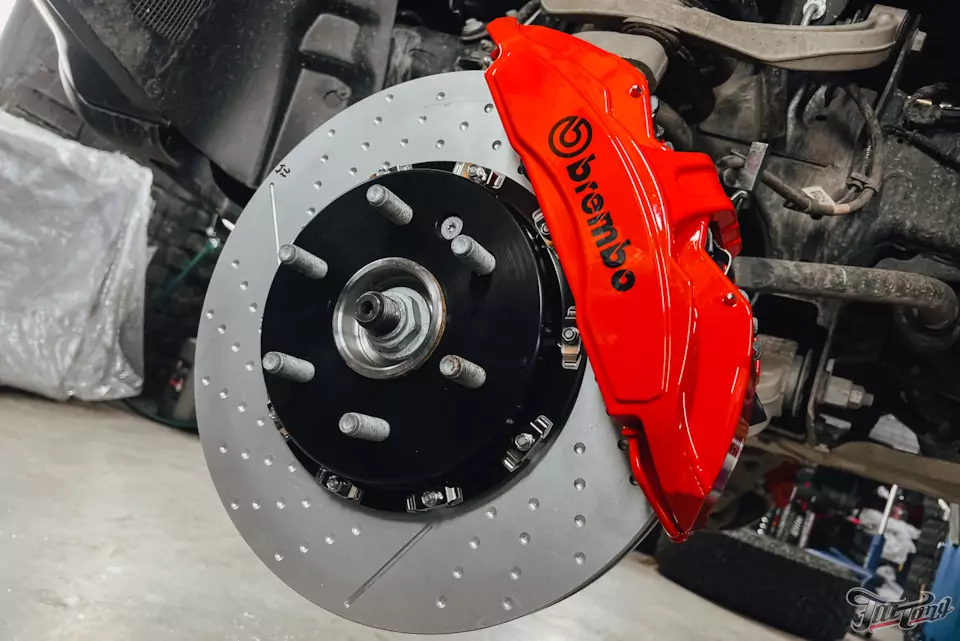 Установка тормозной системы Brembo на RAM TRX